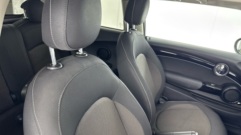 MINI Hatchback 1.5 Cooper Classic 3dr Petrol Hatchback